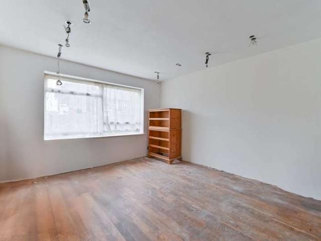 Flat for sale in South Norwood, South Norwood