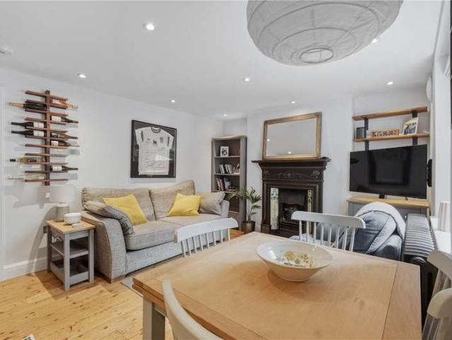 Flat for sale in London Borough of Southwark, Greater London