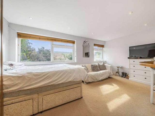 Flat for sale in Charlotteville, Westborough