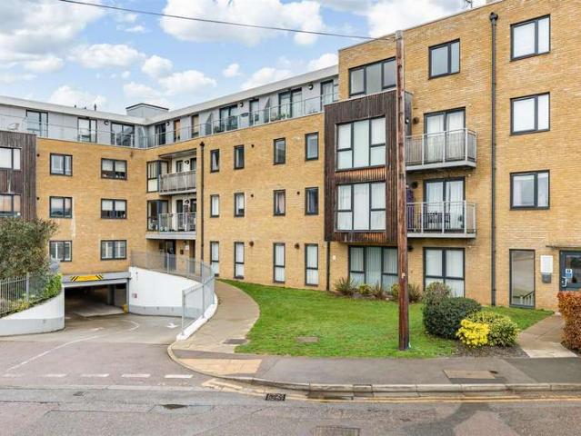 Flat for sale in Hertford, Colliers End