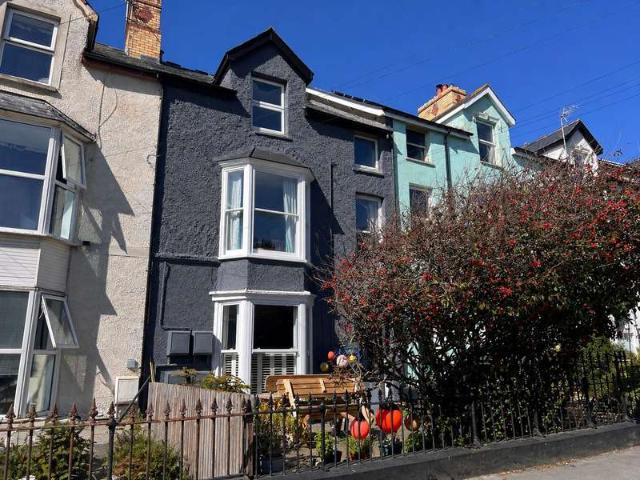 Flat for sale in Waun Fawr, Wales