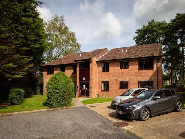 Flat for sale in Slaugham, Perryfields