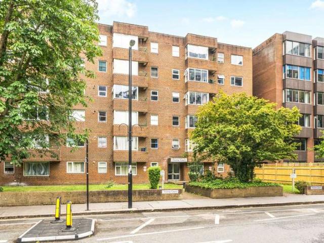 Flat for sale in London Borough of Croydon, Greater London
