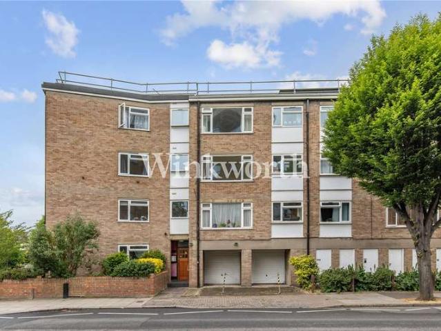 Flat for sale in Brownswood Park, Stoke Newington