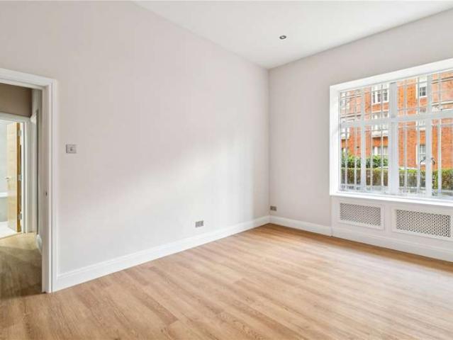 Flat for sale in Kensal Town, Bayswater
