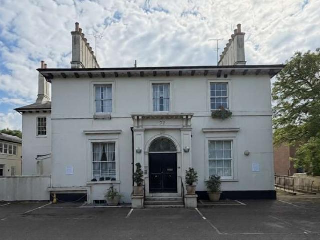 Flat for sale in Streatham Hill, Greater London