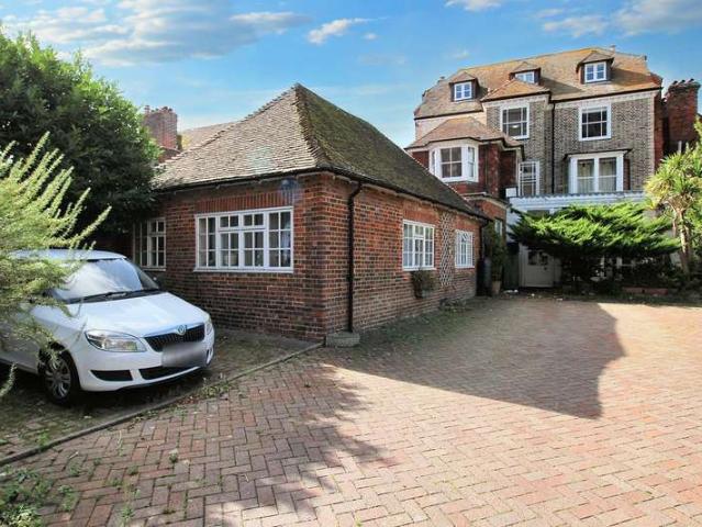Flat for sale in Repton Manor, Bridgefield