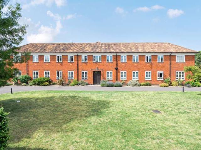 Flat for sale in Westborough, Surrey