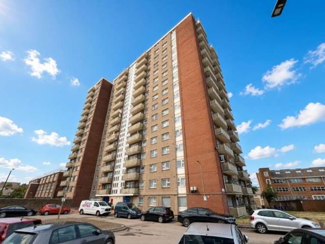 Flat for sale in Hendon, Greater London