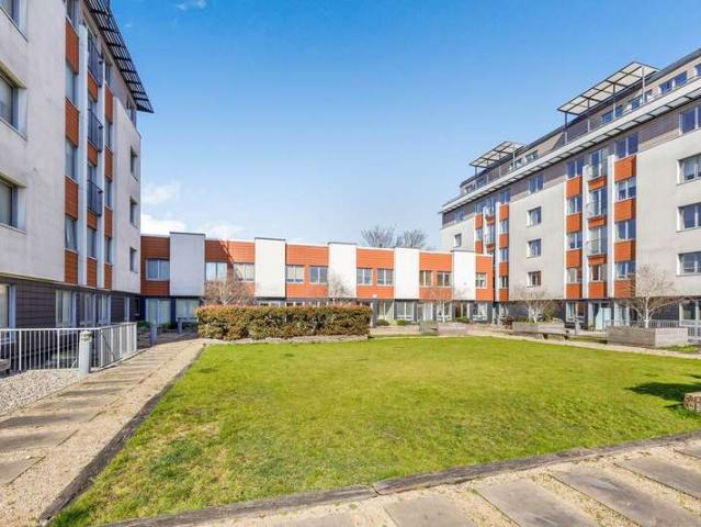 Flat for sale in Beckenham, Greater London