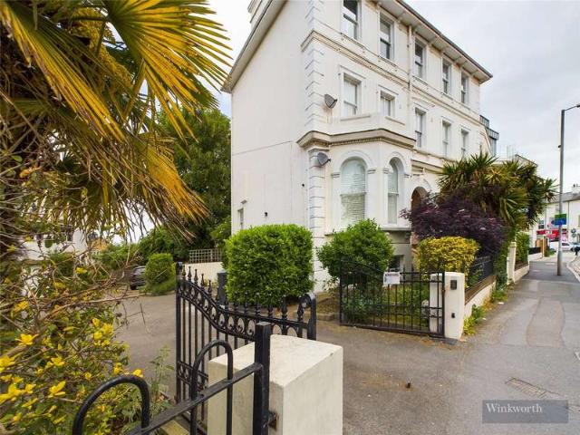 Flat for sale in Surbiton, Greater London