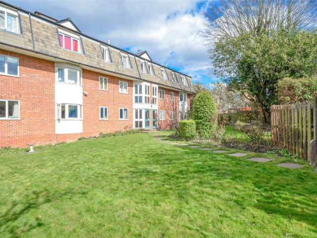 Flat for sale in London Borough of Barnet, Greater London