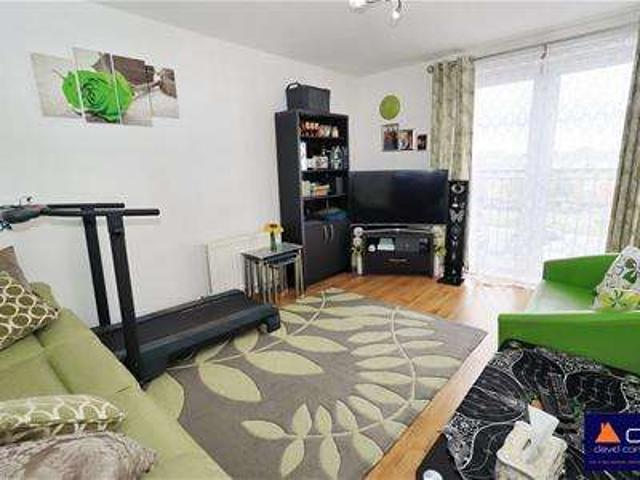 Flat for sale in Yeading, Greater London
