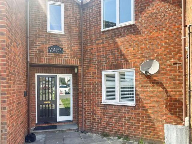 Flat for sale in Slough