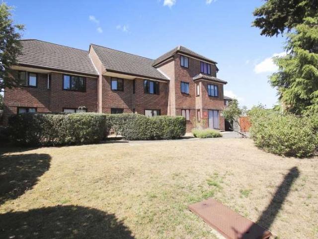 Flat for sale in Fair Oak and Horton Heath, Helford