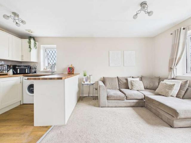 Flat for sale in Worle, Weston-super-Mare