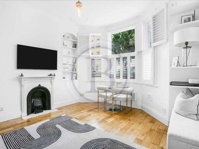 Flat for sale in Kentish Town, Greater London