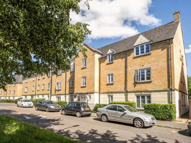 Flat for sale in Madley Park, Black Bourton