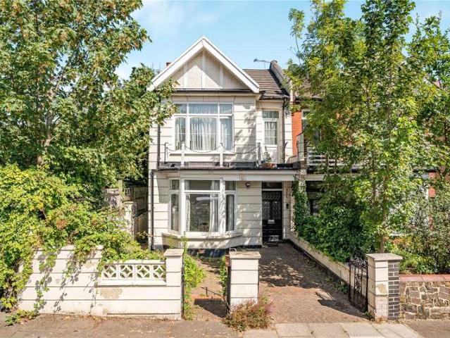 Flat for sale in Hornsey, Greater London