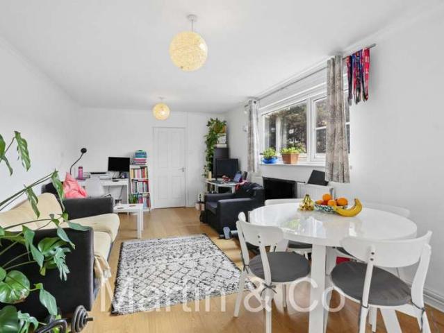 Flat for sale in London Borough of Croydon, Greater London