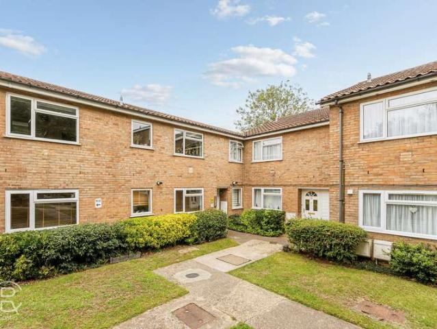 Flat for sale in London Borough of Ealing, Hanwell