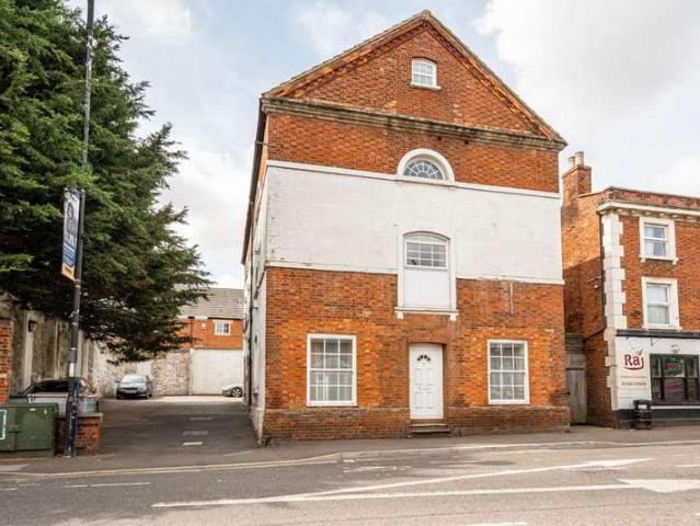 Flat for sale in Leighton-Linslade, Linslade