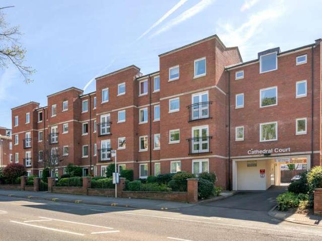 Flat for sale in Wotton, Gloucester