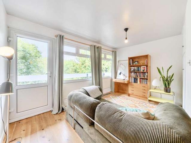 Flat for sale in London Borough of Southwark, Greater London