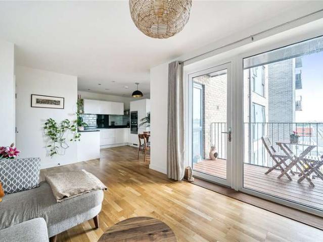 Flat for sale in Hornsey, Greater London