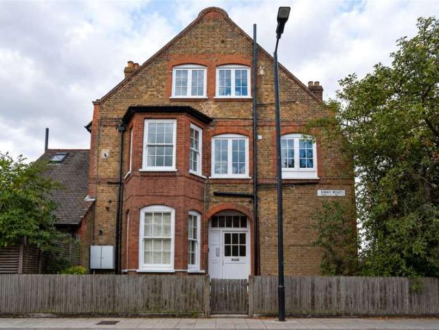 Flat for sale in London Borough of Southwark, Greater London
