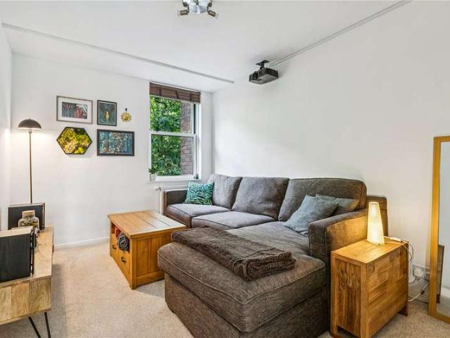 Flat for sale in Kensal Town, Bayswater