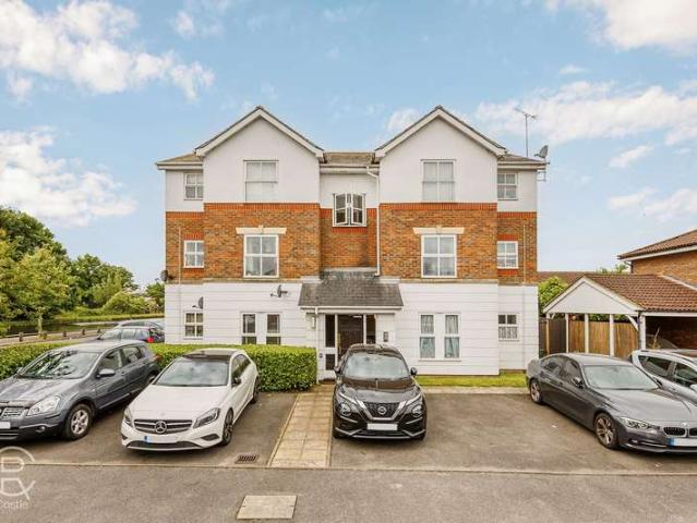 Flat for sale in Yeading, Greater London