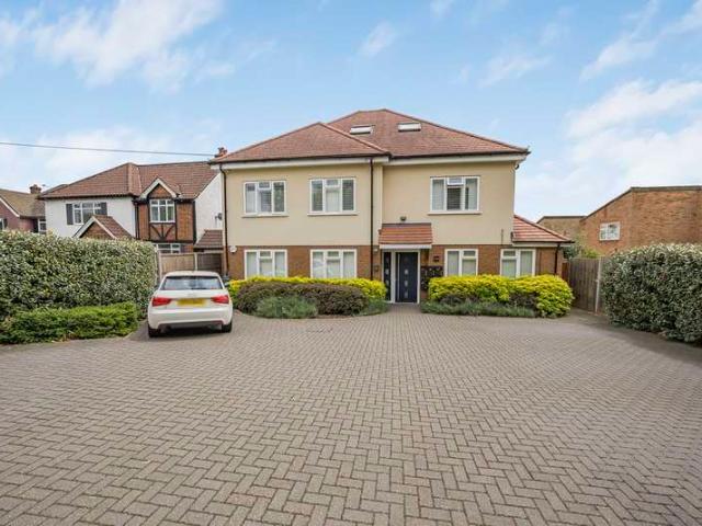 Flat for sale in Ickenham, Greater London