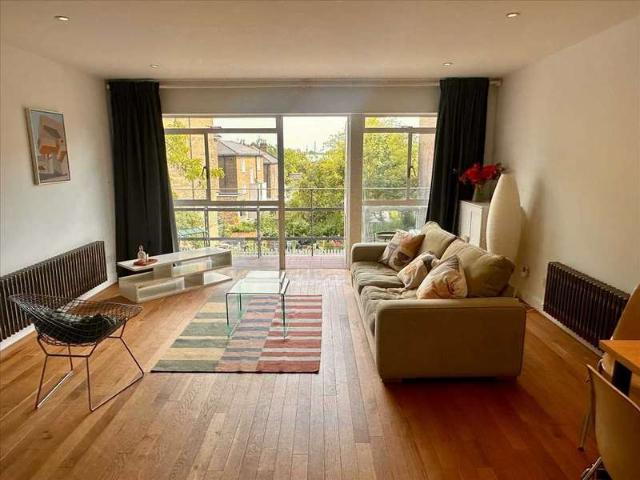 Flat for sale in Dartmouth Park, Greater London