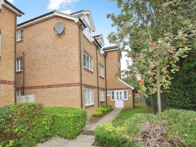 Flat for sale in King's Walden, Hertfordshire