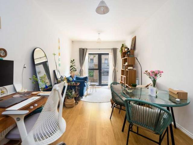 Flat for sale in Clapton, Upper Clapton