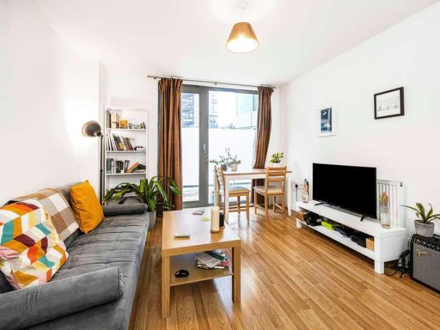Apartment for sale in Stratford Marsh, Greater London