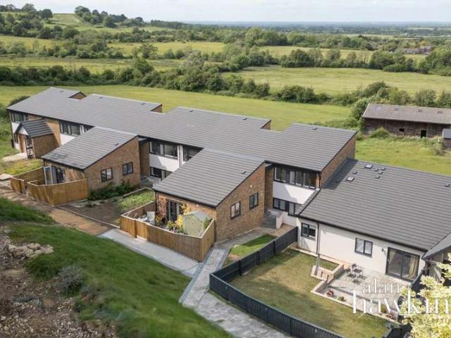 Flat for sale in Purton, Wiltshire