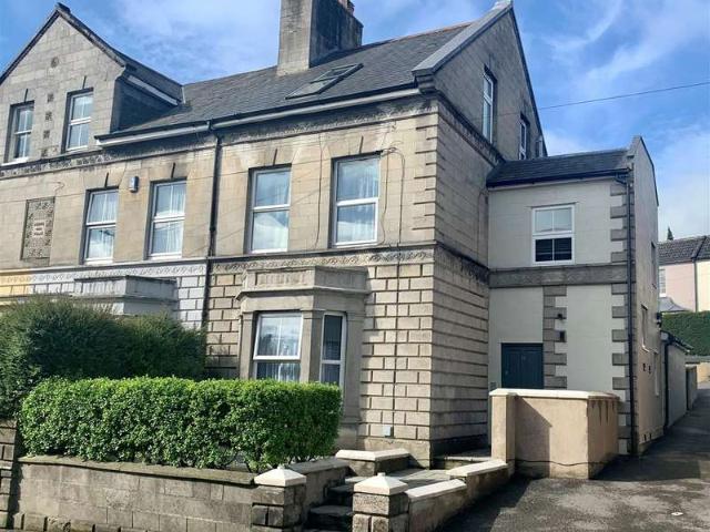 Flat for sale in Salisbury, Wiltshire