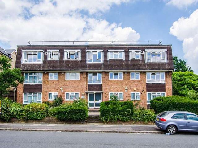 Flat for sale in Friern Barnet, Greater London