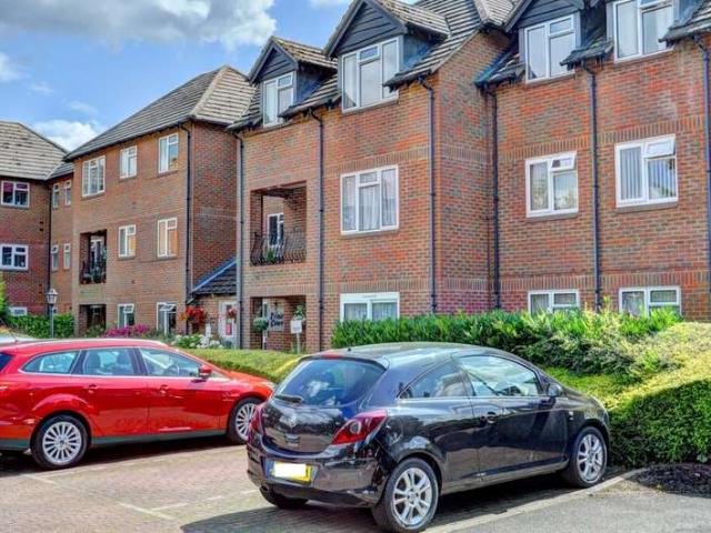 Flat for sale in Lunnon, Buckinghamshire