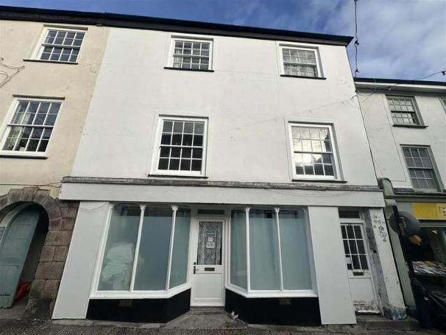 Flat for sale in Penryn, Cornwall