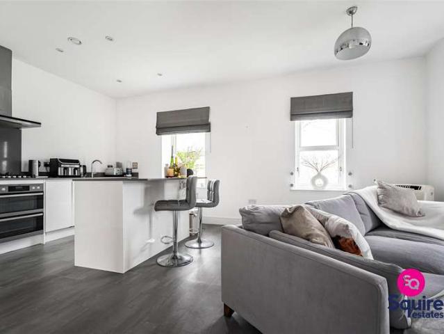 Flat for sale in Mill Hill, Greater London