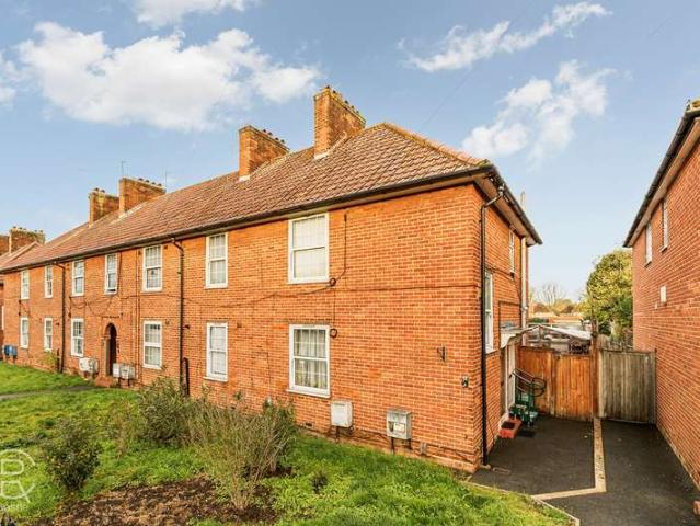 Flat for sale in London Borough of Ealing, Greenford