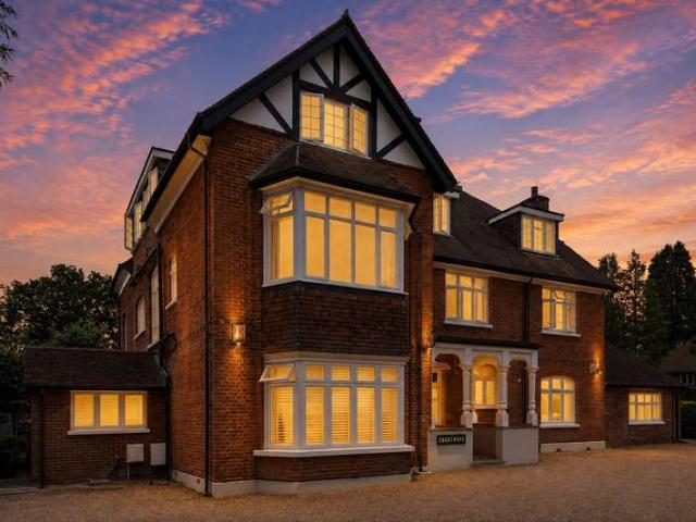 Flat for sale in Sheerwater, Woking