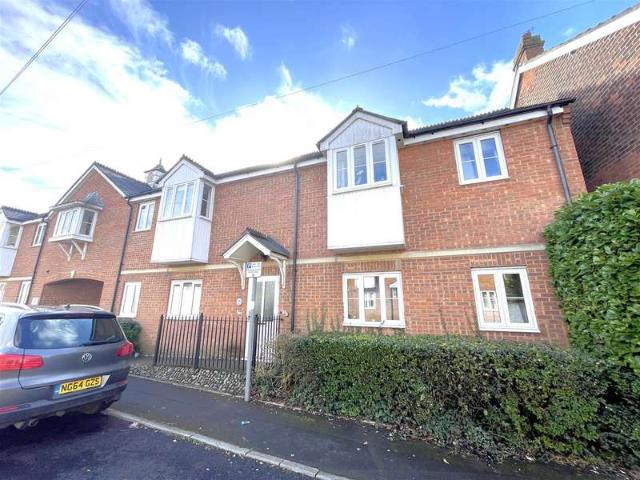 Flat for sale in Salisbury, Wiltshire