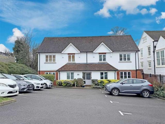 Flat for sale in Red Hill, Surrey