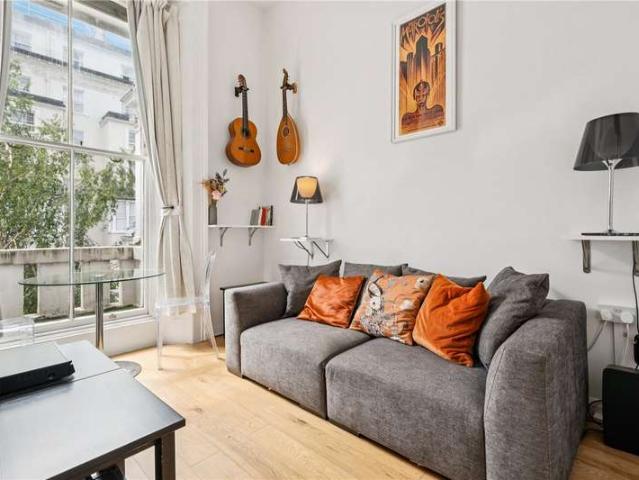 Flat for sale in Bayswater, Greater London