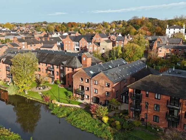 Flat for sale in Stone, Baswich