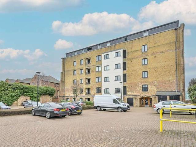 Flat for sale in Isle Of Dogs, Cubitt Town